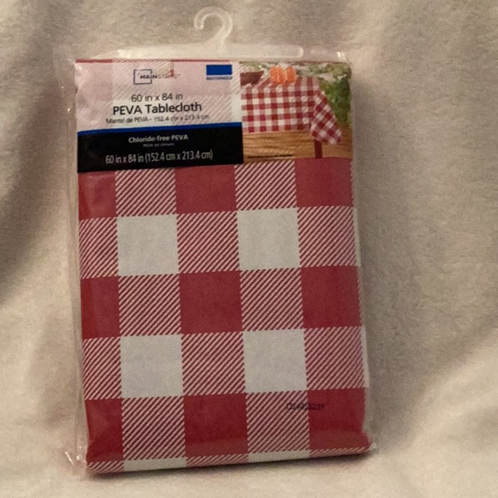 Red White Check PEVA Tablecloth ~ 60" x 84" ~ NIP ~ Holidays